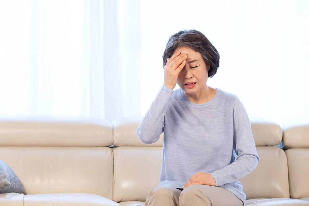 高温天气,医生再三呼吁:天热吃降压药时,一定要警惕这5点