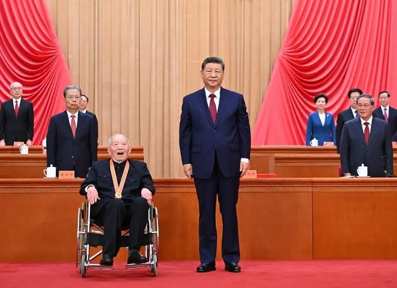时政微观察丨军旗永向党
